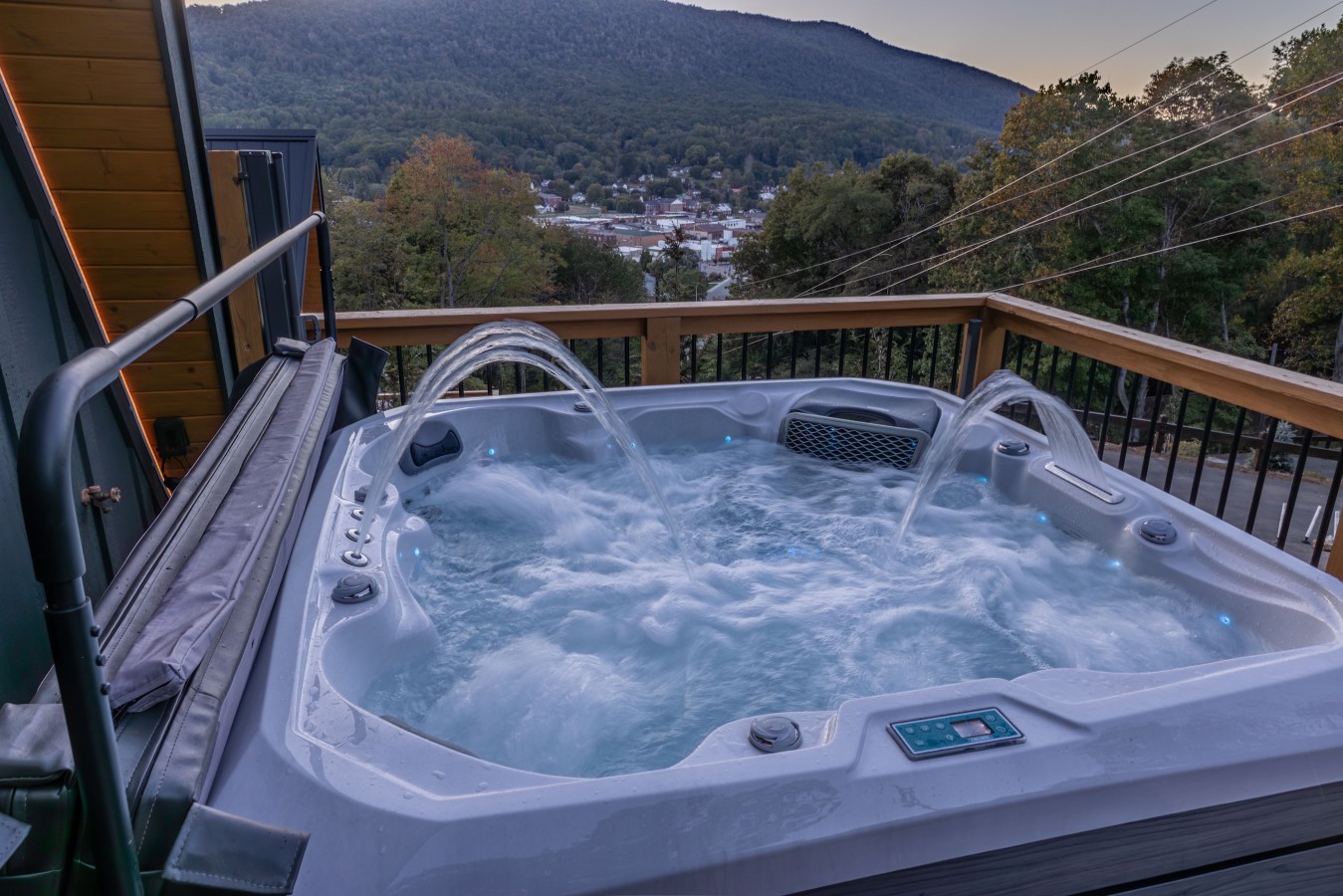 Hot tub with view over town and the mountains